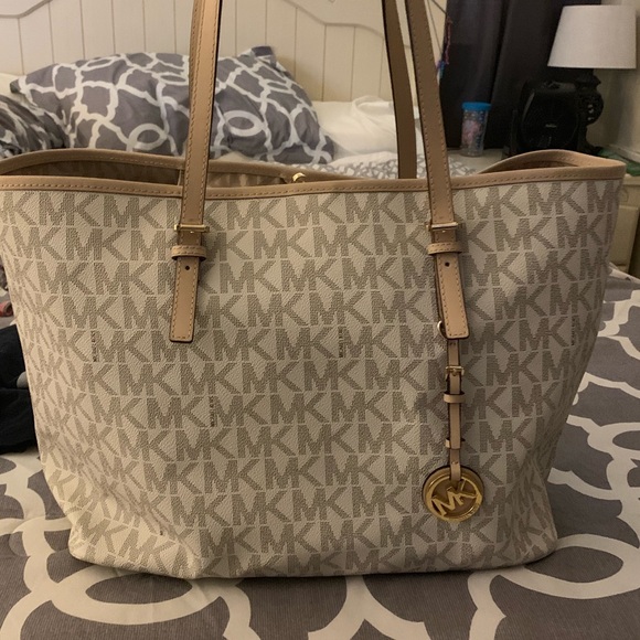 Michael Kors Handbags - Michael Kors jet set large tote